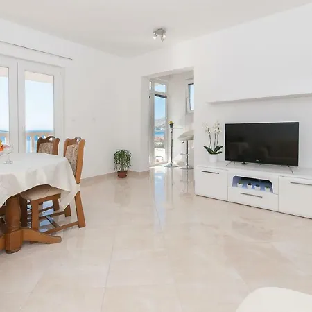 Apartment Ines