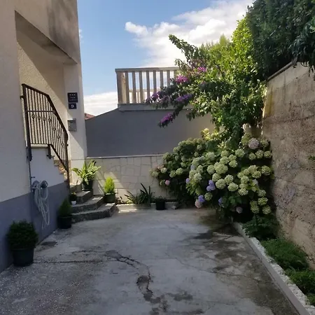 Ines Apartment Omis
